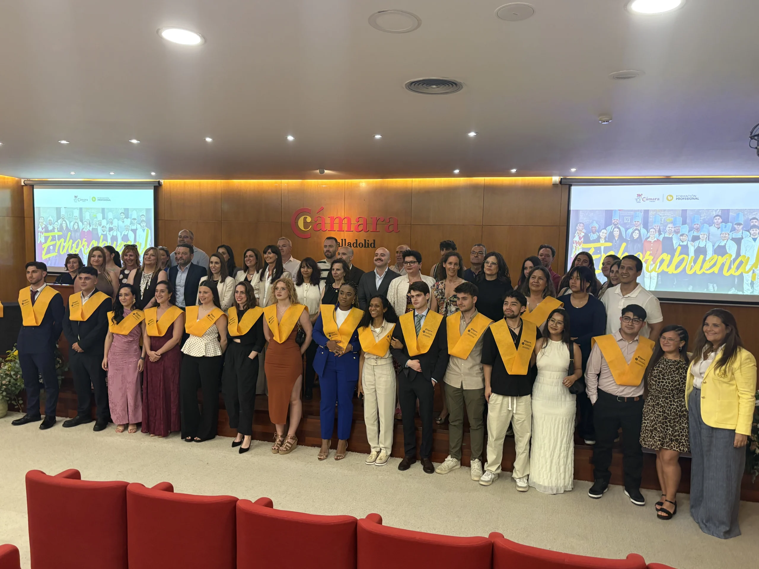 La 1ª promoción de FP Cámara Valladolid celebra su graduación en una emotiva gala llena de inspiración y futuro